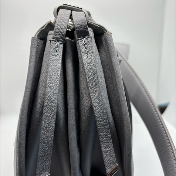 HEATHERR CURVED LEATHER CROSSBODY BAGโ๏ธ - Picture 6 of 16